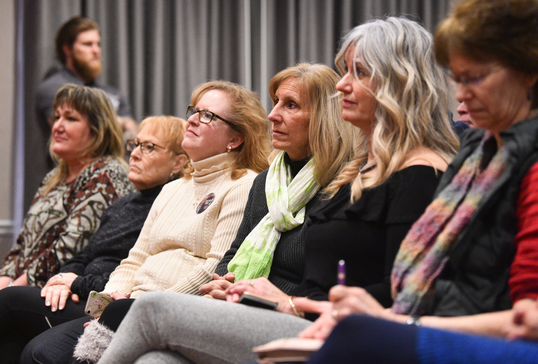 011820-qc-nws-womentrump-012.jpg